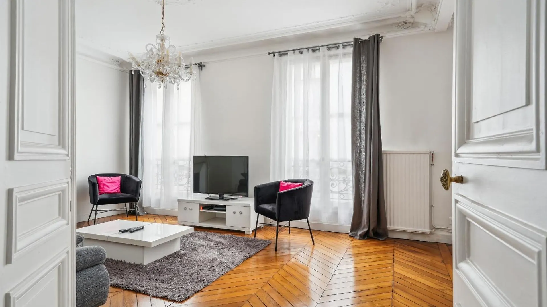 Luxury Apartment La Tour Paris