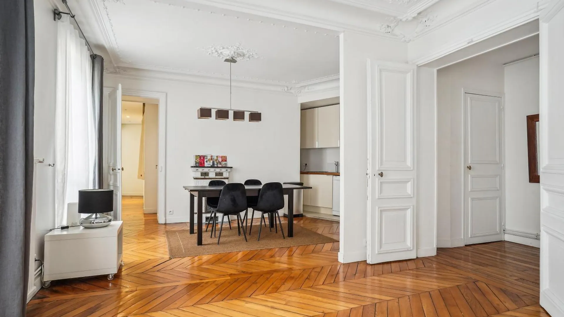 Luxury Apartment La Tour Paris